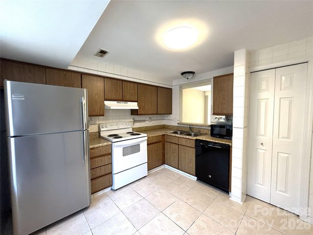 9620 Vinca Circle F, Charlotte, NC 28213