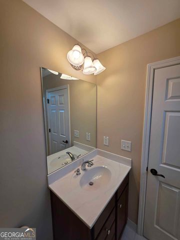 1213 Dawnview Dr, Locust Grove, GA 30248