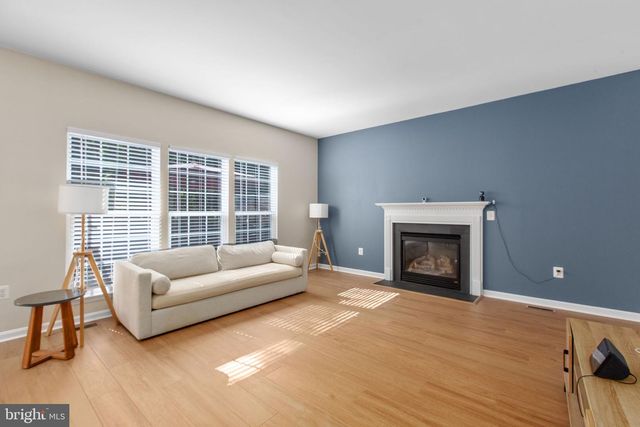 5317 GUNSTON HALL DR, Woodbridge, VA 22193