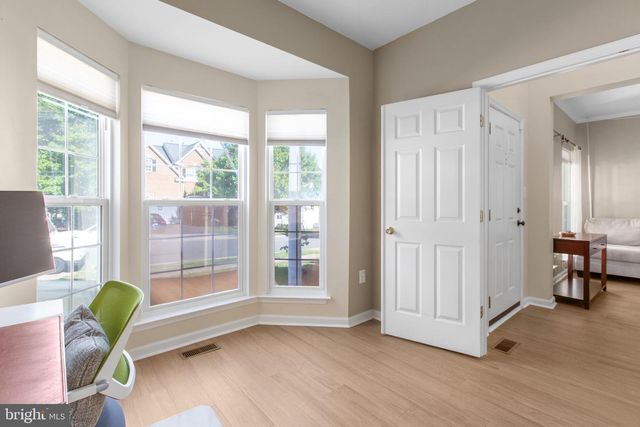 5317 GUNSTON HALL DR, Woodbridge, VA 22193