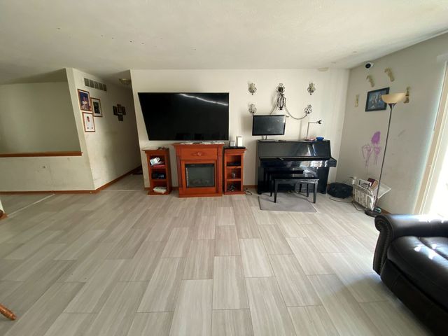 435 Waveland Avenue, Rockford, IL 61102