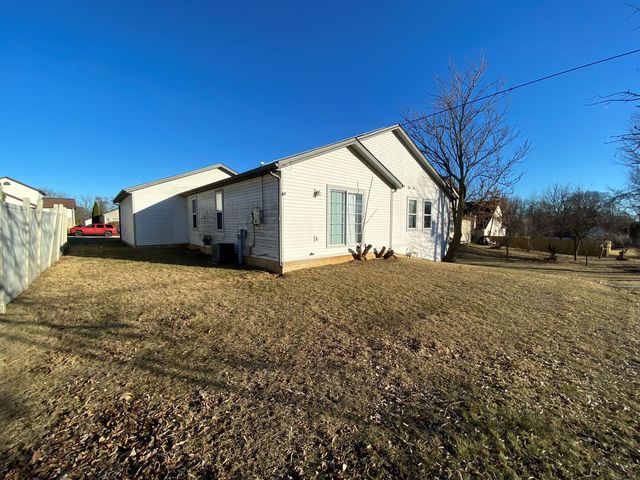 435 Waveland Avenue, Rockford, IL 61102