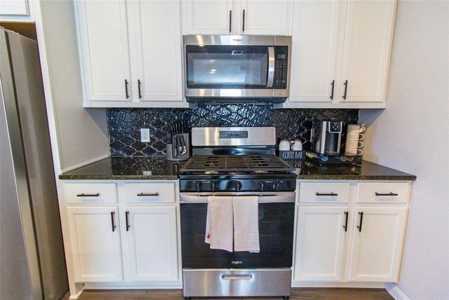 2221 Middle Ridge Drive, Conroe, TX 77301