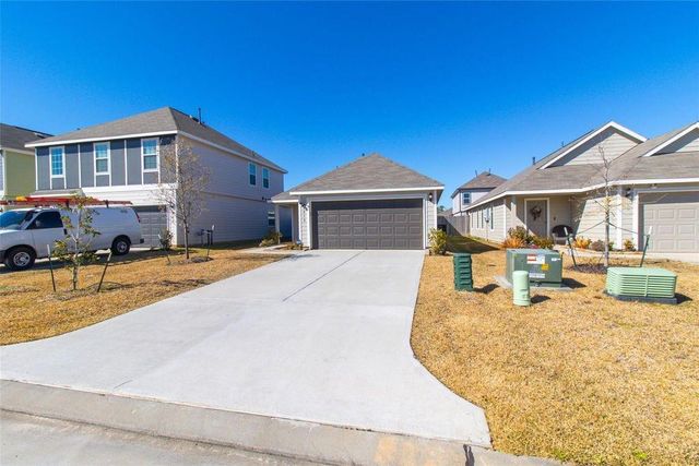 2221 Middle Ridge Drive, Conroe, TX 77301