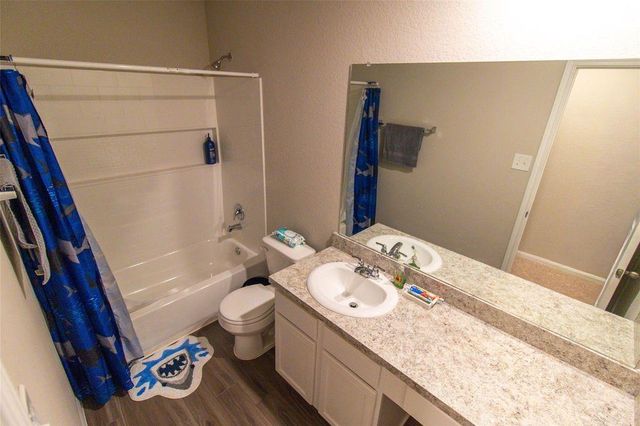 2221 Middle Ridge Drive, Conroe, TX 77301