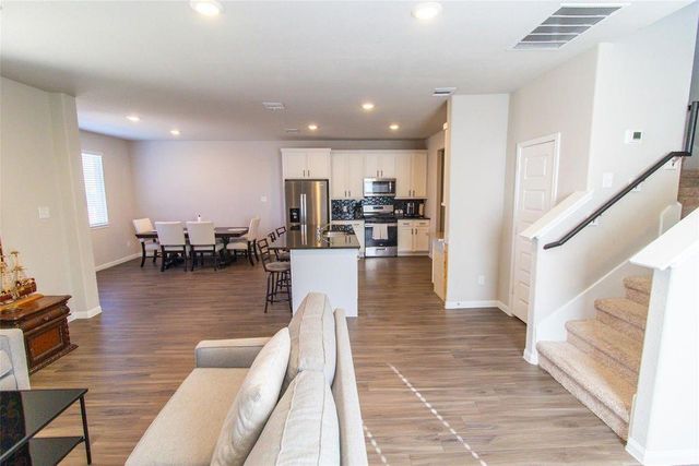 2221 Middle Ridge Drive, Conroe, TX 77301