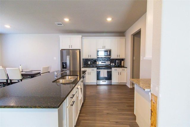 2221 Middle Ridge Drive, Conroe, TX 77301