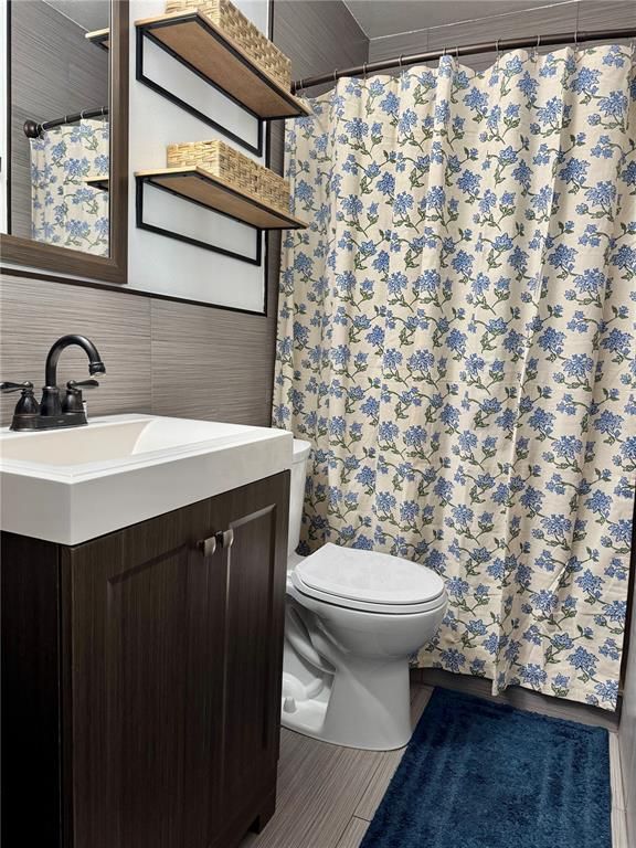 Image 14 of property listing at 3301 W ALLINE AVENUE, Tampa, FL 33611
