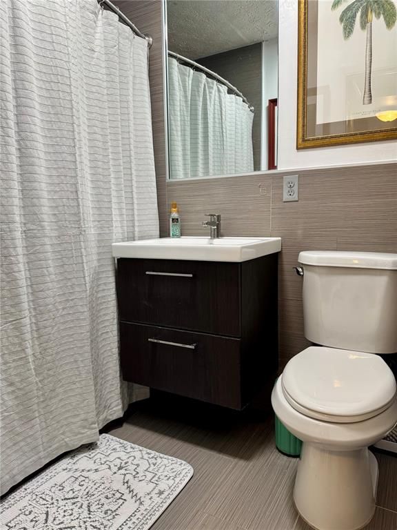 Image 18 of property listing at 3301 W ALLINE AVENUE, Tampa, FL 33611