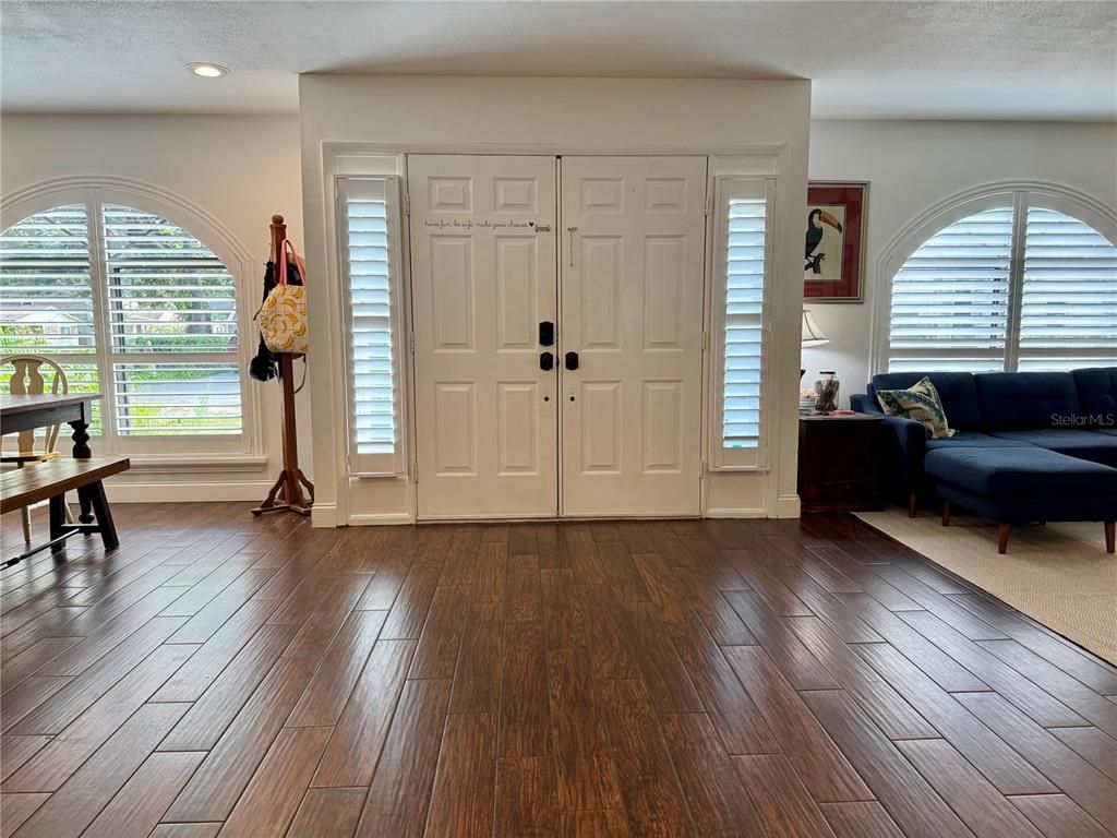 Image 2 of property listing at 3301 W ALLINE AVENUE, Tampa, FL 33611