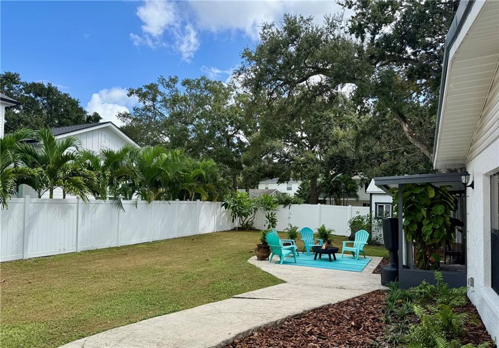 Image 23 of property listing at 3301 W ALLINE AVENUE, Tampa, FL 33611