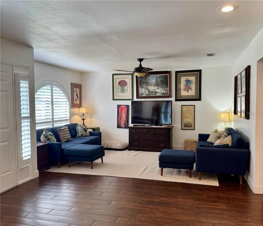 Image 3 of property listing at 3301 W ALLINE AVENUE, Tampa, FL 33611