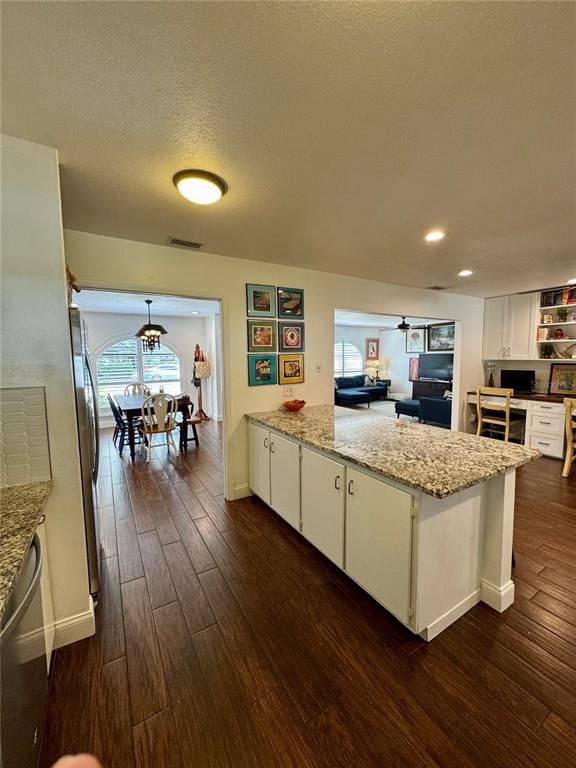 Image 6 of property listing at 3301 W ALLINE AVENUE, Tampa, FL 33611