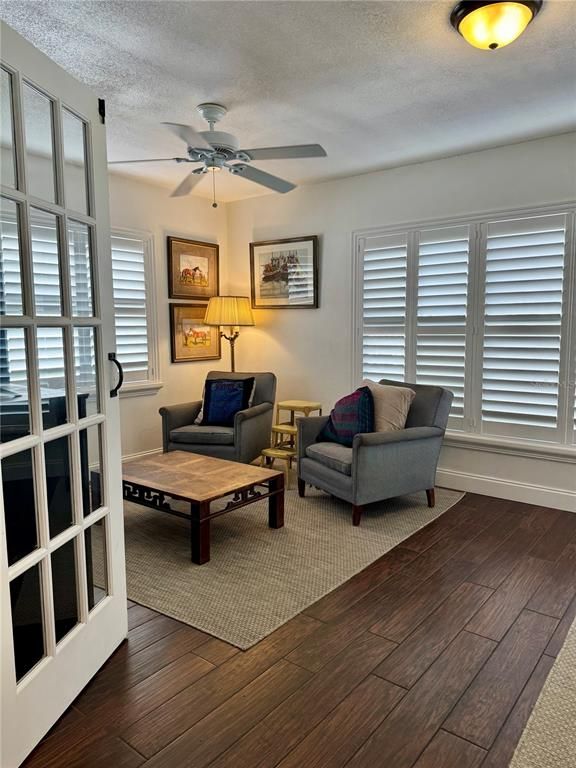 Image 9 of property listing at 3301 W ALLINE AVENUE, Tampa, FL 33611