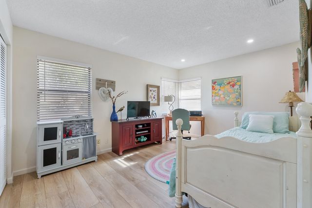 1300 NW 97th Terrace, Coral Springs, FL 33071