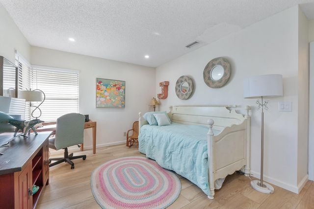 1300 NW 97th Terrace, Coral Springs, FL 33071