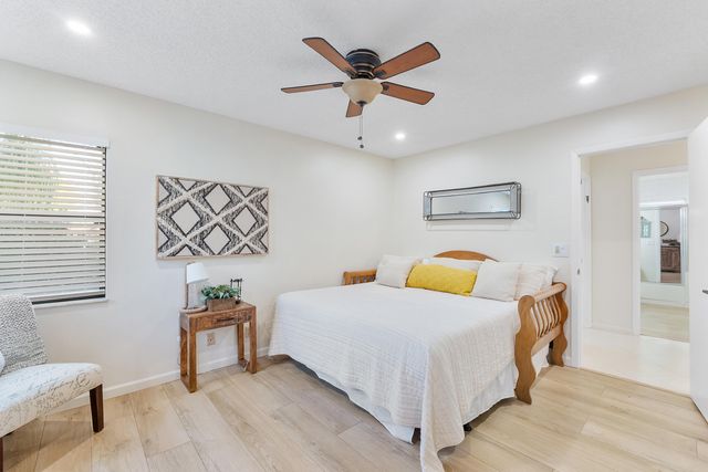 1300 NW 97th Terrace, Coral Springs, FL 33071