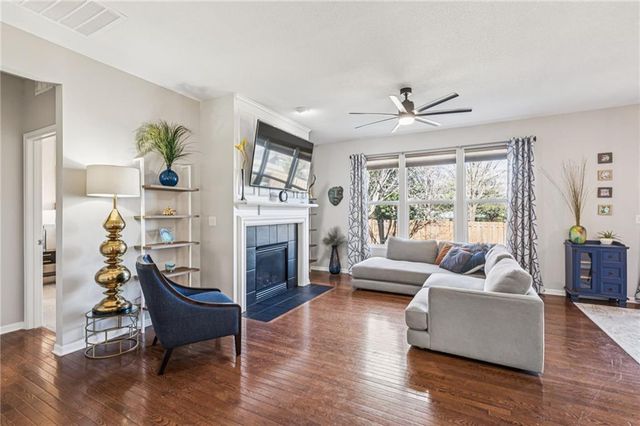 1022 SW Cheshire Drive, Lee's Summit, MO 64083