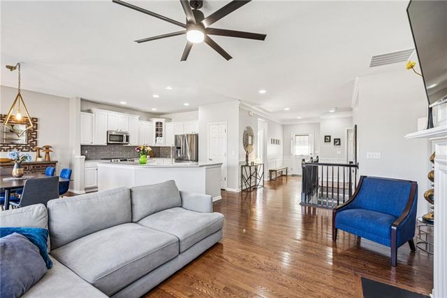 1022 SW Cheshire Drive, Lee's Summit, MO 64083