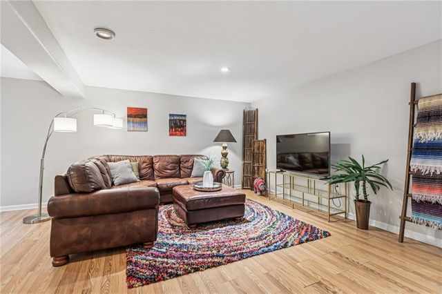 1022 SW Cheshire Drive, Lee's Summit, MO 64083