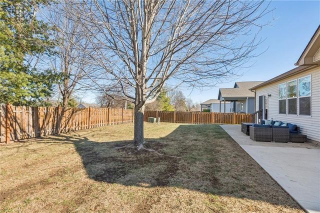 1022 SW Cheshire Drive, Lee's Summit, MO 64083