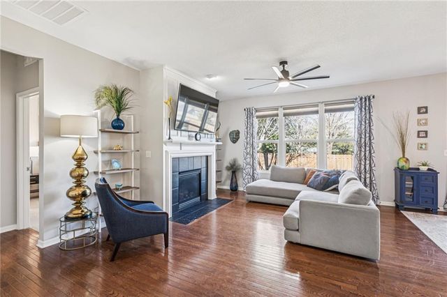 1022 SW Cheshire Drive, Lee's Summit, MO 64083