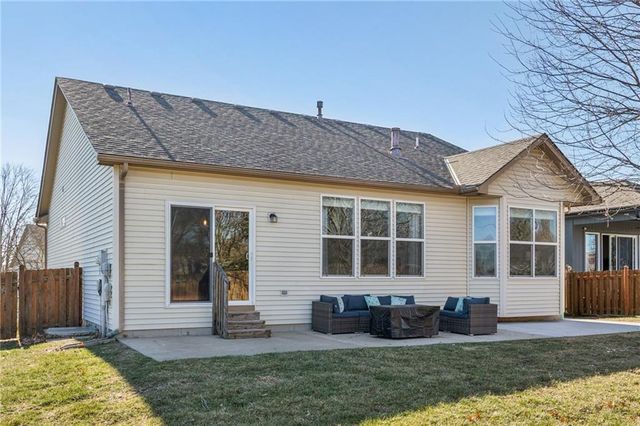 1022 SW Cheshire Drive, Lee's Summit, MO 64083