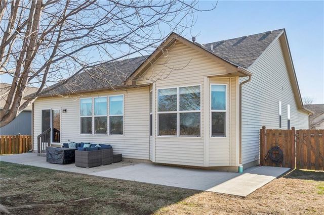 1022 SW Cheshire Drive, Lee's Summit, MO 64083