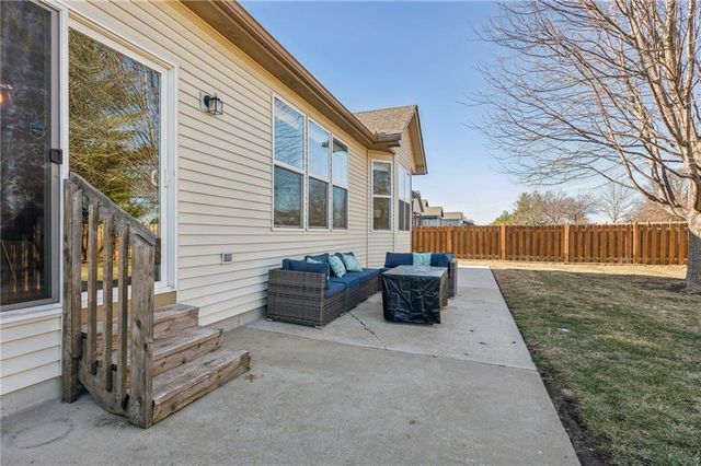 1022 SW Cheshire Drive, Lee's Summit, MO 64083