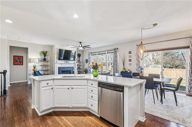 1022 SW Cheshire Drive, Lee's Summit, MO 64083