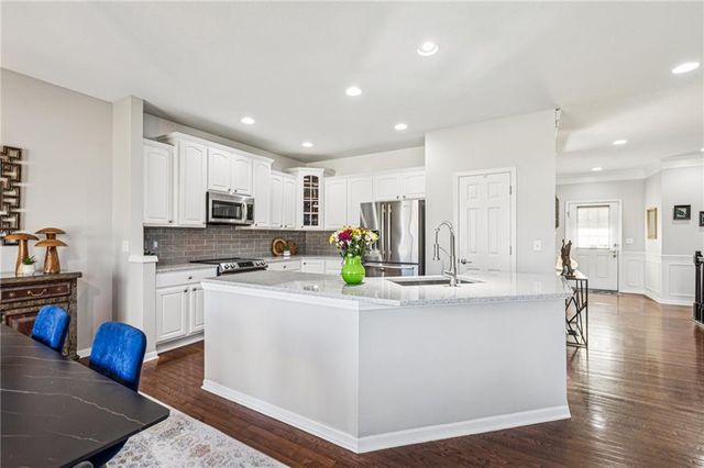 1022 SW Cheshire Drive, Lee's Summit, MO 64083