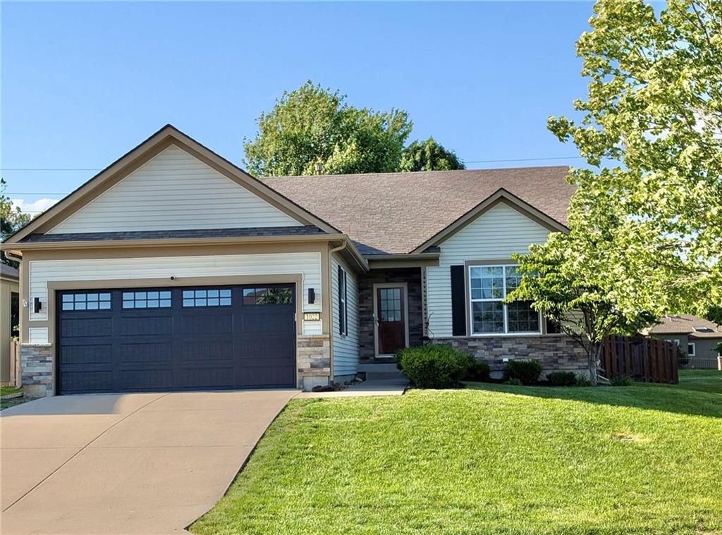1022 SW Cheshire Drive, Lee's Summit, MO 64083