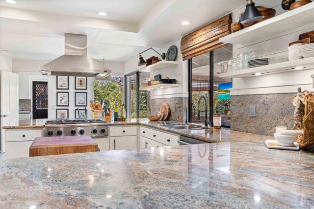 111 Morro Hills Road, Fallbrook, CA 92028