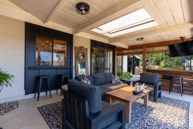 111 Morro Hills Road, Fallbrook, CA 92028
