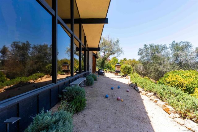 111 Morro Hills Road, Fallbrook, CA 92028