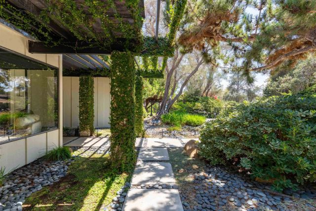 111 Morro Hills Road, Fallbrook, CA 92028