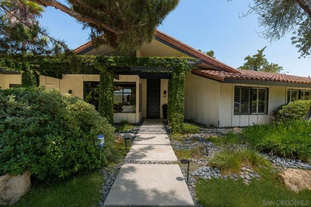 111 Morro Hills Road, Fallbrook, CA 92028