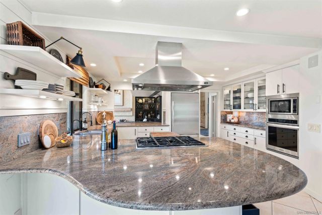 111 Morro Hills Road, Fallbrook, CA 92028