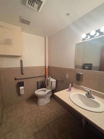 1227 N Division St, Spokane, WA 99202