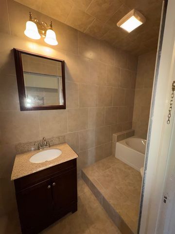 1227 N Division St, Spokane, WA 99202