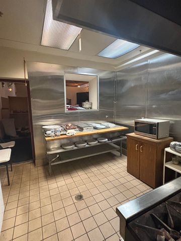 1227 N Division St, Spokane, WA 99202