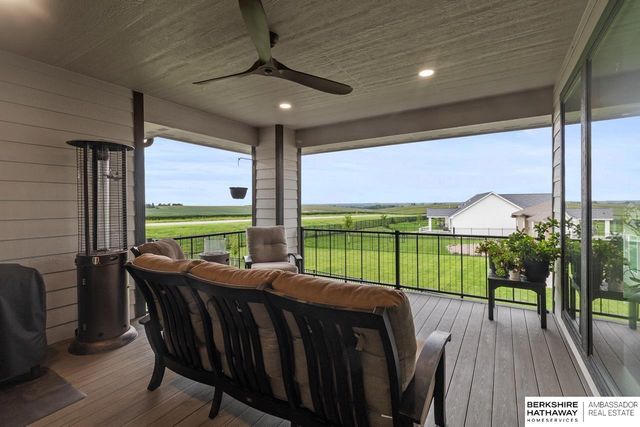 685 N 11th Circle, Springfield, NE 68059