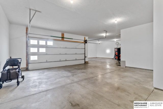 685 N 11th Circle, Springfield, NE 68059