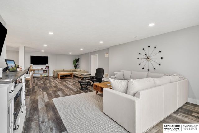 685 N 11th Circle, Springfield, NE 68059