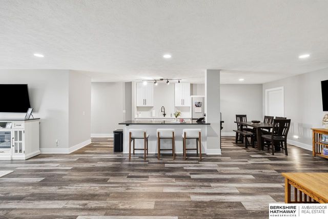 685 N 11th Circle, Springfield, NE 68059