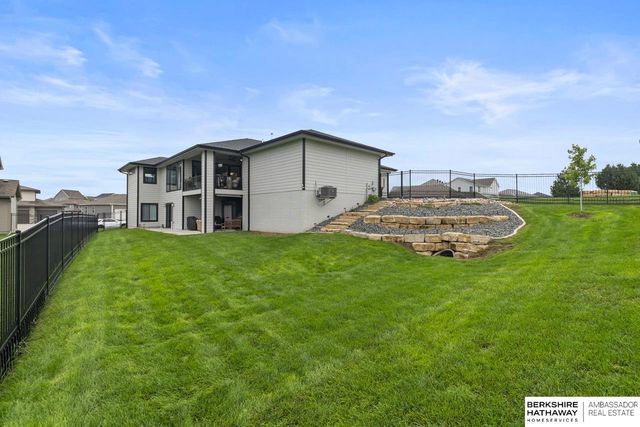 685 N 11th Circle, Springfield, NE 68059