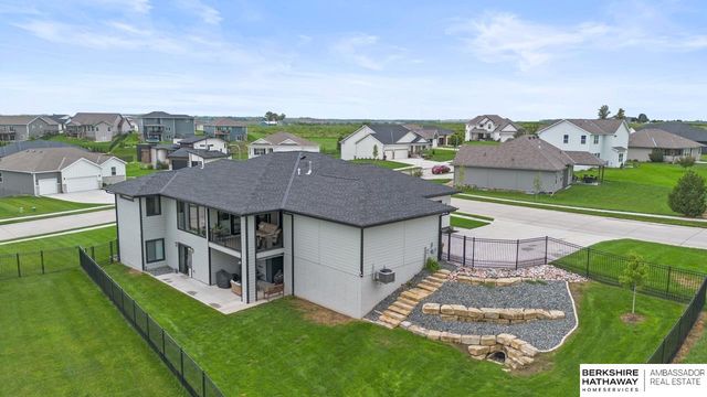 685 N 11th Circle, Springfield, NE 68059