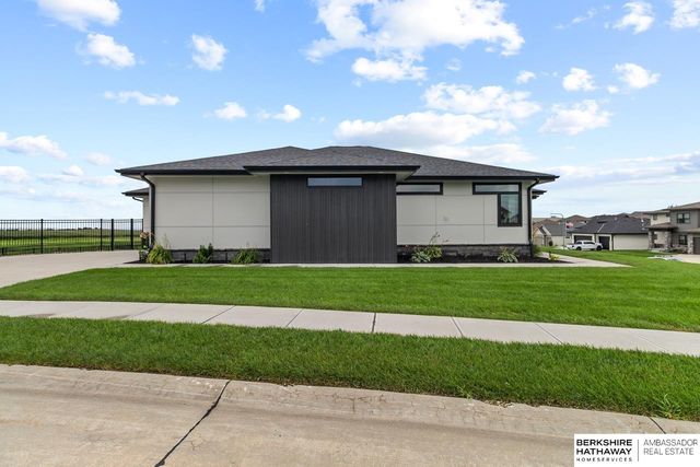 685 N 11th Circle, Springfield, NE 68059
