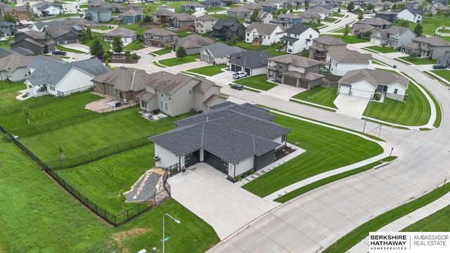 685 N 11th Circle, Springfield, NE 68059