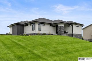 685 N 11th Circle, Springfield, NE 68059
